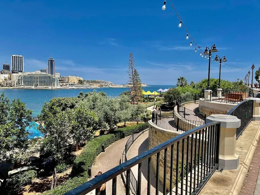 Sea View Penthouse In Tas-Sliema Apartment