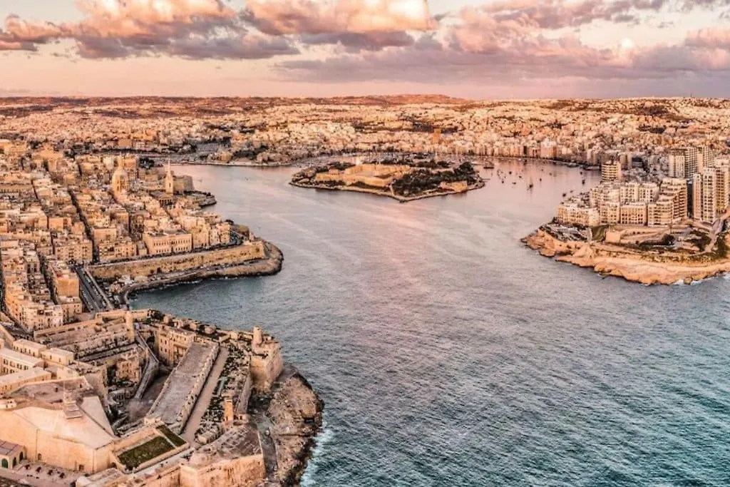 Sea View Penthouse In Tas-Sliema Apartment